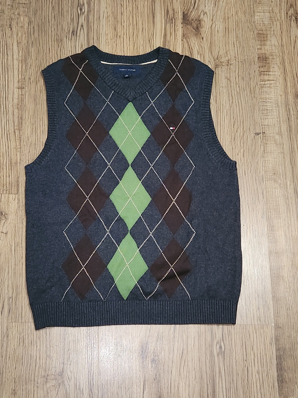 Tommy Hilfiger Men’s Dark Gray V‑Neck Argyle Sweater Vest with Green Diamonds